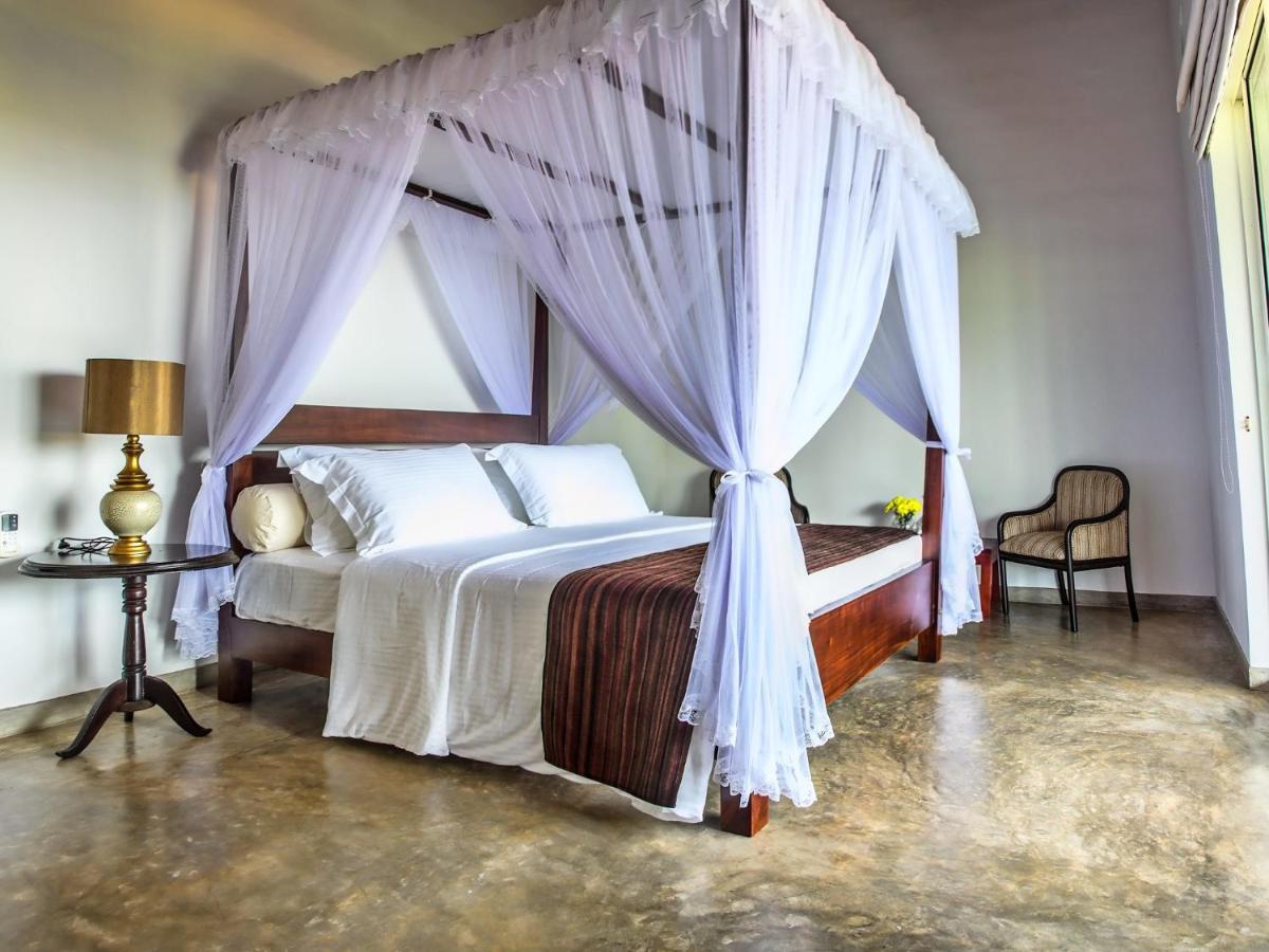 The Lagoon Villa Kurana Katunayaka Bagian luar foto